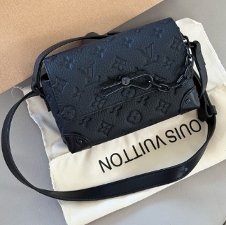 LV M81746 Steamer Wearable Wallet