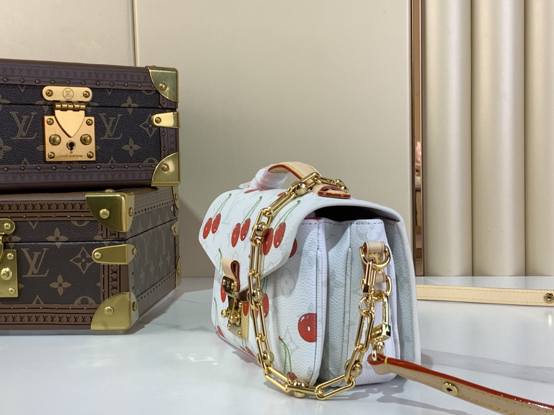 LV x TM Pochette Métis East West M14231