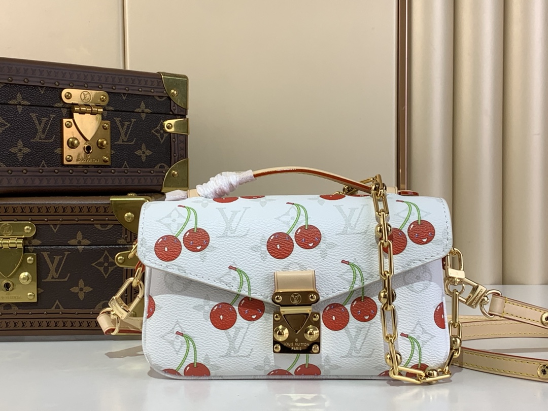 LV x TM Pochette Métis East West M14231