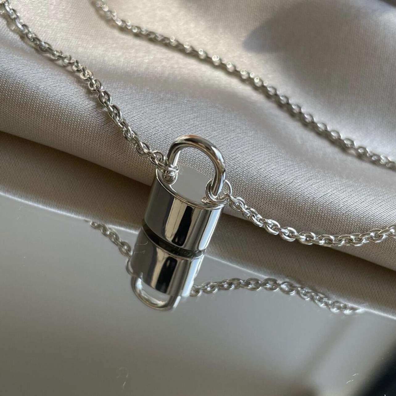 LV Silver Lockit Pendant, Sterling Silver Black Laquered Q03273