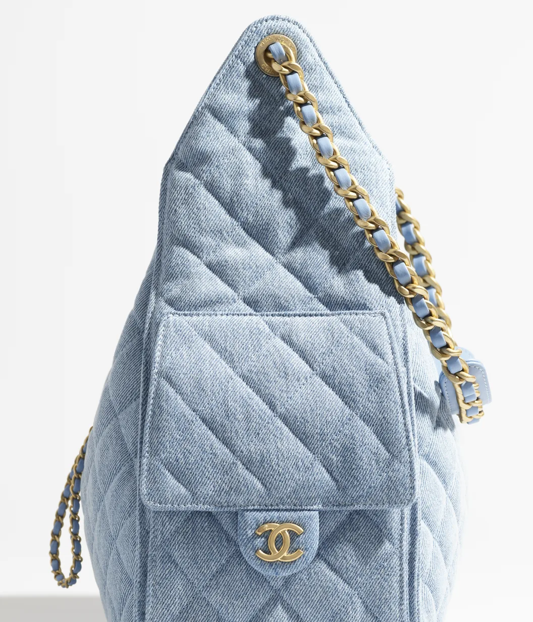 CHANEL 25 Medium Handbag Washed Denim Blue