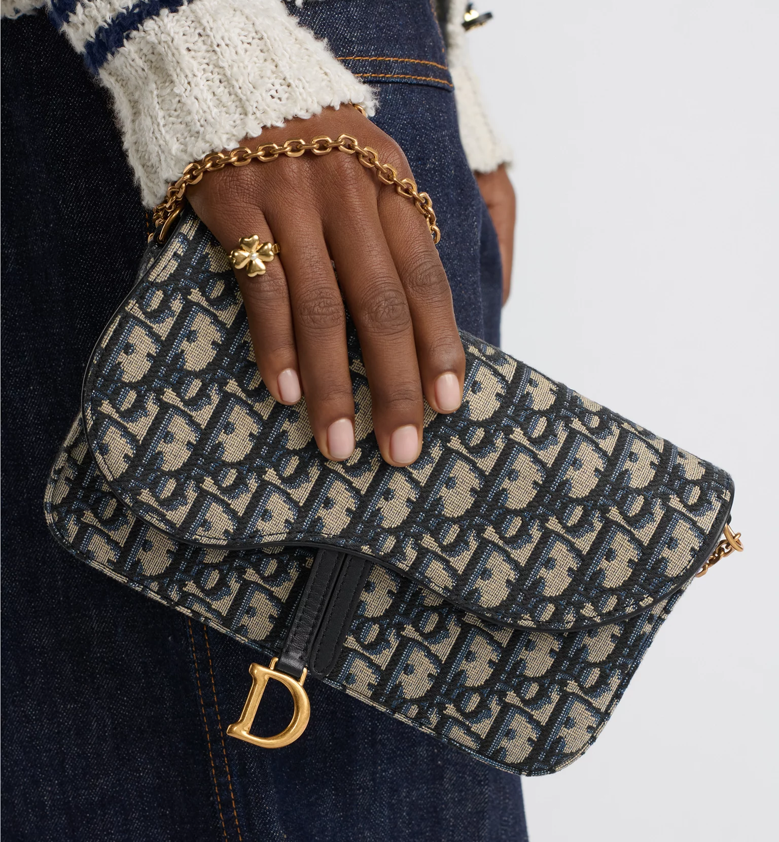 Medium Saddle Pouch with Chain