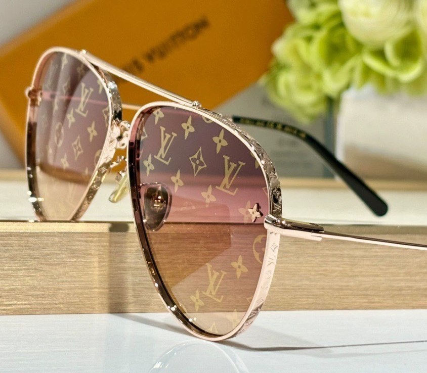 LV Z1620U The LV Pilot Sunglasses