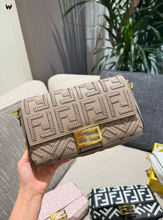 FENDI Baguette