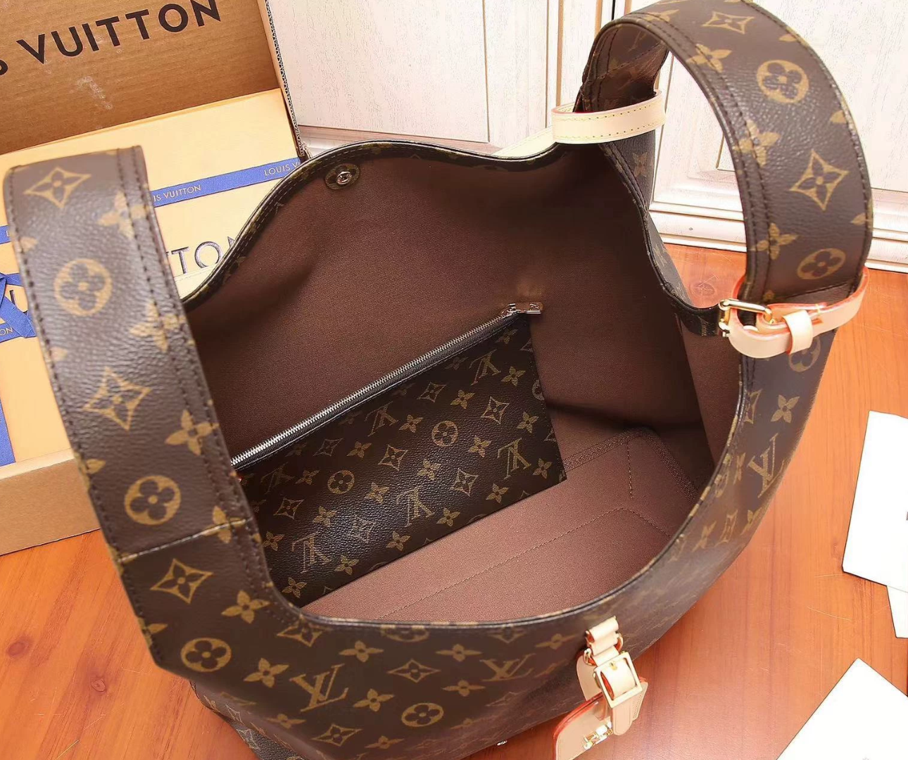 LV Atlantis M46817 GM